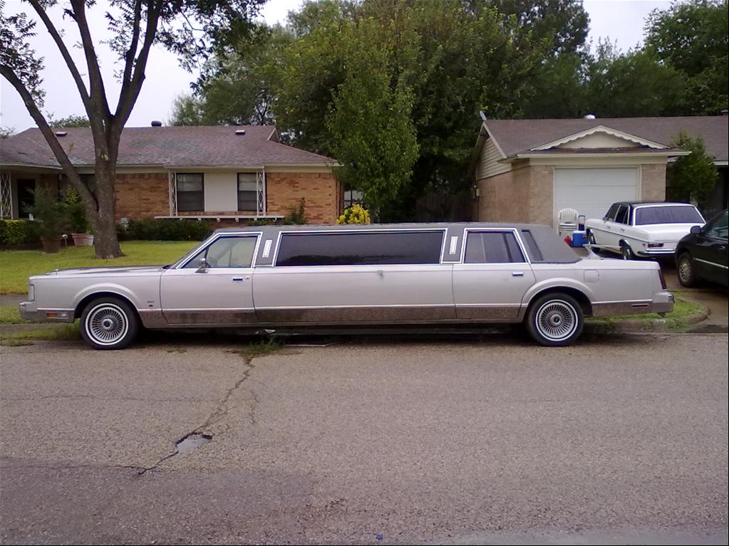 Lincoln town car limo